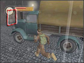 Wokół ciężarówki krąży marynarz, ale my się nie przejmujemy tylko jak najszybciej biegniemy. On będzie chciał zbadać źródło dźwięku, ale będzie szukał ze złej strony, my za ten czas skończymy poziom. - [Solucja] GERMAN TOWN cz.5 - II Wojna Światowa: Pilot Down - Na Tyłach Wroga - poradnik do gry