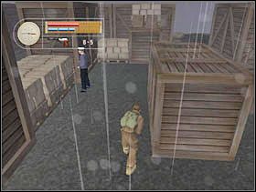 Powolutku się zakradamy (ten marynarz nie patrzy w inne strony więc podchodzimy bez obaw). Dusimy go. - [Solucja] DOCKYARD cz.6 - II Wojna Światowa: Pilot Down - Na Tyłach Wroga - poradnik do gry