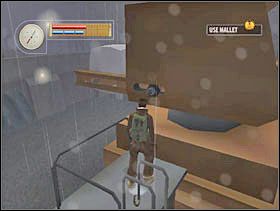 Z młotem wracamy do dźwigu z samochodem Hitlera, wchodzimy na górę i używamy młota. - [Solucja] DOCKYARD cz.6 - II Wojna Światowa: Pilot Down - Na Tyłach Wroga - poradnik do gry