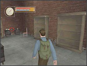 Widzimy jak jakiś sierżant wychodzi z budynku. My z kolei do tego budynku wchodzimy, podchodzimy do biurka i zabieramy z niego klucz do ostatniego wagonu. - [Solucja] TRAIN DEPOT cz.3 - II Wojna Światowa: Pilot Down - Na Tyłach Wroga - poradnik do gry