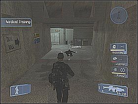 W pierwszej kolejności podnieś znajdujące się na stole apteczki, a następnie wybierz je z inwentarza - Zaawansowany trening (Advanced Training) cz.1 | Conflict Global Storm - Conflict: Global Storm - poradnik do gry