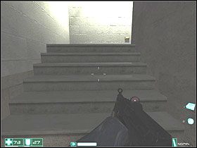 Po prawej, na półce, znajdziesz Apteczkę - Pierwsze spotkanie (1) | Interwał 02 | FEAR - F.E.A.R.: First Encounter Assault Recon - poradnik do gry