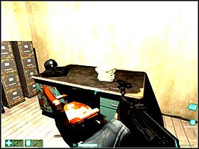 Po skrzynkach po prawej wracaj i po kontenerze przeskocz na drugą stronę - Pierwsze spotkanie (3) | Interwał 02 | FEAR - F.E.A.R.: First Encounter Assault Recon - poradnik do gry