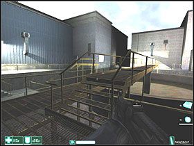 Omiń generatory i wejdź po schodach - Infiltracja (1) | Interwał 03-A | FEAR - F.E.A.R.: First Encounter Assault Recon - poradnik do gry