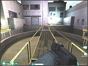 W środku znajduje się telefon - Infiltracja (1) | Interwał 03-A | FEAR - F.E.A.R.: First Encounter Assault Recon - poradnik do gry