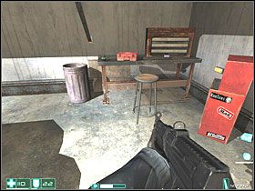 Wykorzystując spowolnienie zabij i jego, i ostatniego po prawej - Infiltracja (2) | Interwał 03-A | FEAR - F.E.A.R.: First Encounter Assault Recon - poradnik do gry