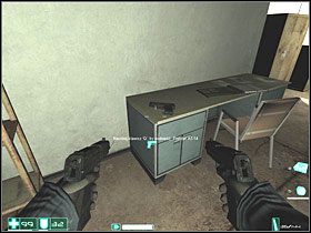 Idź do miejsca gdzie stali, włącz spowolnienie i skręć w prawo - w korytarzu napotkasz na kolejnego przeciwnika - Infiltracja (3) | Interwał 03-A | FEAR - F.E.A.R.: First Encounter Assault Recon - poradnik do gry