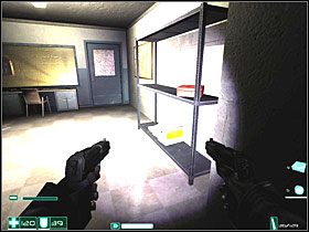 Zwróć uwagę na prawą ścianę - znajdziesz na niej Apteczkę - Infiltracja (3) | Interwał 03-A | FEAR - F.E.A.R.: First Encounter Assault Recon - poradnik do gry