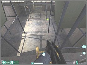 Troje żołnierzy uzbrojonych jest w Pistolety maszynowe RPL , a jeden w Strzelbę bojową VK-12 - Ciężki opór (2) | Interwał 03-B | FEAR - F.E.A.R.: First Encounter Assault Recon - poradnik do gry