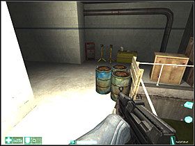 Wskocz do wody i wejdź na górę po drabinie po lewej - Ciężki opór (4) | Interwał 03-B | FEAR - F.E.A.R.: First Encounter Assault Recon - poradnik do gry