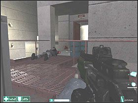 Wejdź po schodach na wyższą część dachu i uważaj - będzie tu jeszcze jeden przeciwnik - Awantura na lotnisku (2) | Interwał 04-A | FEAR - F.E.A.R.: First Encounter Assault Recon - poradnik do gry