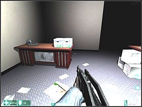 Zanim skręcisz w lewo, idź w prawo i zabierz Apteczkę - Obserwatorzy (4) | Interwał 04-B | FEAR - F.E.A.R.: First Encounter Assault Recon - poradnik do gry