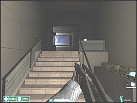 W tym pokoju najpierw zbierz co możesz z ogromnej ilości ekwipunku - Obserwatorzy (4) | Interwał 04-B | FEAR - F.E.A.R.: First Encounter Assault Recon - poradnik do gry