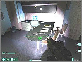 Po lewej znajdziesz Apteczkę na metalowej półce - Bishop (1) | Interwał 05-A | FEAR - F.E.A.R.: First Encounter Assault Recon - poradnik do gry