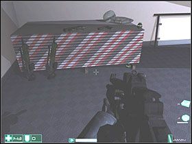 W oddali czeka kolejna trójka żołnierzy - Bishop (4) | Interwał 05-A | FEAR - F.E.A.R.: First Encounter Assault Recon - poradnik do gry