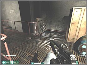 W pomieszczeniu znajduje się dwóch przeciwników (uzbrojeni są w Strzelbę bojową VK-12 i Karabin szturmowy G2A2 ) - Ślepa strona (2) | Interwał 05-B | FEAR - F.E.A.R.: First Encounter Assault Recon - poradnik do gry