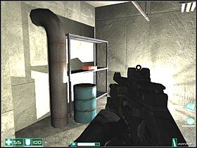 Za skrzynkami na schodach jest jeszcze jeden strażnik - Ślepa strona (2) | Interwał 05-B | FEAR - F.E.A.R.: First Encounter Assault Recon - poradnik do gry