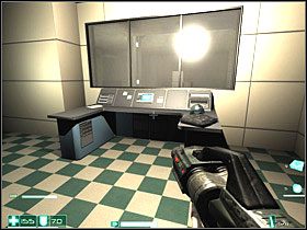 Znajdziesz tu sporo ekwipunku: Lekki pancerz , Apteczkę , Strzelbę bojową VK-12 i Karabin szturmowy G2A2 - Nieupoważniony personel (4) | Interwał 06-B | FEAR - F.E.A.R.: First Encounter Assault Recon - poradnik do gry