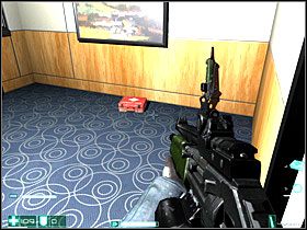 Idź dalej, naprzeciwko pojawi się dwóch przeciwników, obaj uzbrojeni są w Karabiny szturmowe G2A2 - Powidok (3) | Interwał 06-C | FEAR - F.E.A.R.: First Encounter Assault Recon - poradnik do gry