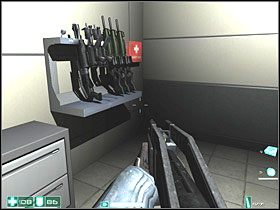 Po lewej znajduje się Lekki pancerz i przycisk otwierający drzwi dalej - Alice Wade (3) | Interwał 07-A | FEAR - F.E.A.R.: First Encounter Assault Recon - poradnik do gry