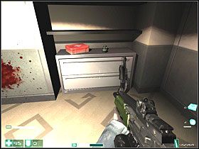 Na pierwszym przystanku czeka do pokonania dwóch żołnierzy z Karabinami szturmowymi G2A2 - Alice Wade (6) | Interwał 07-A | FEAR - F.E.A.R.: First Encounter Assault Recon - poradnik do gry