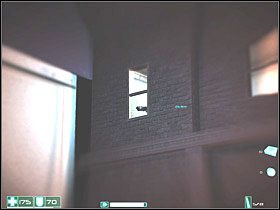 Kolejni przeciwnicy to trzech na dole (środkowe okno), będą szli gęsiego, więc dwóch powinieneś od razu zdjąć - Miejska zgnilizna (3) | Interwał 08-A | FEAR - F.E.A.R.: First Encounter Assault Recon - poradnik do gry