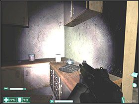 Wejdź w drzwi po prawej - Miejska zgnilizna (3) | Interwał 08-A | FEAR - F.E.A.R.: First Encounter Assault Recon - poradnik do gry