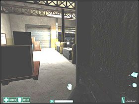 W środku są dwie Apteczki - po prawej i po lewej - Wejście (1) | Interwał 08-B | FEAR - F.E.A.R.: First Encounter Assault Recon - poradnik do gry