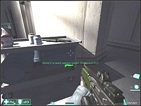 Spotkasz kolejnego ochroniarza - strzelaj w żółte beczki, obok których będzie stał przeciwnik - Piesek salonowy (2) | Interwał 09-A | FEAR - F.E.A.R.: First Encounter Assault Recon - poradnik do gry