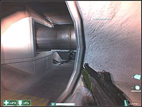 W korytarzu po lewej, na końcu, stoi dwóch ochroniarzy ATC - obaj wychylają się, więc trudno będzie ich trafić - Piesek salonowy (4) | Interwał 09-A | FEAR - F.E.A.R.: First Encounter Assault Recon - poradnik do gry