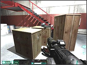 Po prawej znajdziesz Apteczkę i 10mm HV Penetrator , po lewej, na skrzynce - Lekki pancerz - Obejście (2) | Interwał 09-B | FEAR - F.E.A.R.: First Encounter Assault Recon - poradnik do gry