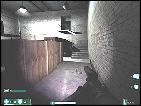 Pomiędzy skrzynkami spotkasz falę demonów - Punkt zero (2) | Interwał 11 | FEAR - F.E.A.R.: First Encounter Assault Recon - poradnik do gry