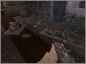 Potem już możesz swobodnie biec do kościoła, z którego miałeś przynieść opatrunki Cassidyemu. Po drodze możesz podnieść jakiś niemiecki pistolet maszynowy MP40 leżący na ziemi (jeśli nie odpowiada Ci Colt, którego zabrałeś na początku rozdziału). Wejdź do kościoła. - [Solucja] Rozdział 2 Action at St. Martin cz.3 - Brothers in Arms: Earned in Blood - poradnik do gry