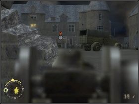 Wróć do swoich kompanów, każ im skupić ogień na ostatniej sekcji Szkopów na dziedzińcu przed dworkiem. Sam posuwaj się wzdłuż murku w prawo i spróbuj zastrzelić hitlerowców kiedy będą zmieniali pozycję, wycofując się w róg dziedzińca. Jeśli Ci się nie uda podbiegnij do ciężarówki na wprost, przyduś ogniem Szwabów a swoim ludziom każ zając pozycje za skrzyniami, za którymi wcześniej Fryce się chowały. Razem powinniście sobie poradzić z wrogiem. - [Solucja] Rozdział 5 Chateau Colombieres cz.1 - Brothers in Arms: Earned in Blood - poradnik do gry