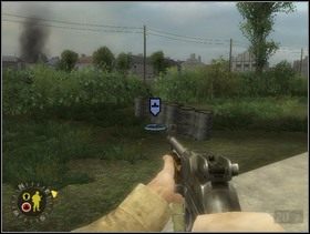 Po wyczyszczeniu wnętrza wyjdź na krótką chwilę z budynku, szybko ustaw sekcję wsparcia za beczkami na wprost wyjścia i każ jej ostrzeliwać Szwabów po prawej. Sam wróć do budynku, ... - [Solucja] Rozdział 7 Eviction Notice cz.2 - Brothers in Arms: Earned in Blood - poradnik do gry