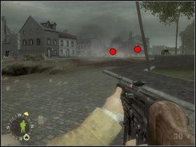 ... ruszaj na zachód. Przed sobą ujrzysz dwie sekcje Niemiaszków - jedną w leju na ulicy (kropka po lewej), drugą za gruzami (kropka po prawej). Jest jeszcze (ale dalej) kolejny MG42 ale na razie niegrożny. Ustaw wsparcie za murkiem po prawej stronie ulicy, szturmanów za przewróconą ciężarówką po lewej. Wszystkim każ ostrzeliwac Fryców w kraterze. - [Solucja] Rozdział 12 The All Americans Part 1 cz.2 - Brothers in Arms: Earned in Blood - poradnik do gry