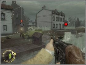 Szwabków przy samochodzie możesz załatwić z najbliższej odległości jeśli podciągniesz swoich żołnierzy pod murek koło nich. Twoi ludzie powinni wówczas użyć granatów. Tych z prawej chyba będziesz musiał obejść przechodząc przez plac z prawej, chowając sie w kraterach (uważaj na czołg). Możesz też próbować wyręczać się kolegami - jedni przygważdżają wroga ogniem, drudzy szturmują go. Pamiętaj jednak, że to zawsze jest ryzyko strat. - [Solucja] Rozdział 12 The All Americans Part 1 cz.3 - Brothers in Arms: Earned in Blood - poradnik do gry