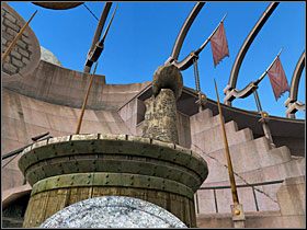 Za kolumną z piedestałem zauważyłem cztery kamienne postumenty z żółtymi blaszkami nad okrągłymi przyciskami - 38 LAKIAHN cz.3 | Myst V Koniec Wieków - Myst V: Koniec Wieków - poradnik do gry