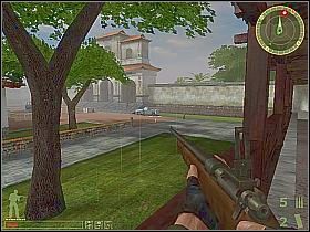 Od razu po rozpoczęciu misji ostrzelaj przeciwników w pałacu z prawej, skoncentruj się przede wszystkim na żołnierzach obsługujących karabiny maszynowe - Misja 10 | USA | Vietcong 2 - Vietcong 2 - poradnik do gry