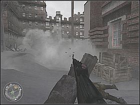 W pierwszej kolejności będziesz musiał zająć się podłożeniem ładunku - Repairing the Wire (5) | Not One Step Backwards! | Misja Call of Duty 2 - Call of Duty 2 - poradnik do gry