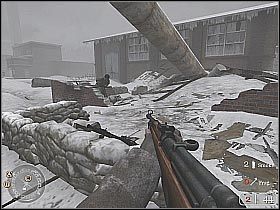 Teraz zajmiemy się oczyszczeniem jednego z okolicznych budynków - Railroad Station No. 1 (3) | Not One Step Backwards! | Misja Call of Duty 2 - Call of Duty 2 - poradnik do gry