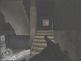 Po dotarciu na górę podejdź do jednej z okiennic - Downtown Assault (1) | Fortress Stalingrad | Misja Call of Duty 2 - Call of Duty 2 - poradnik do gry