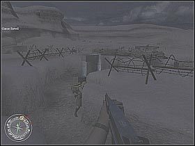 Na pierwszych przeciwników wpadniesz już przy wejściu (screen 1) - The Diversionary Raid (1) | The Battle of El Alamein | Misja Call of Duty 2 - Call of Duty 2 - poradnik do gry