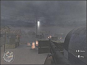 Docelowo będziesz musiał zająć się zniszczeniem trzech składów broni (screen 1) - The Diversionary Raid (2) | The Battle of El Alamein | Misja Call of Duty 2 - Call of Duty 2 - poradnik do gry