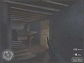 Uważaj gdyż w kolejnym pomieszczeniu jednocześnie wpadniesz na aż trzech nowych gostków (screen 1) - The Diversionary Raid (3) | The Battle of El Alamein | Misja Call of Duty 2 - Call of Duty 2 - poradnik do gry
