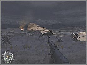 Także i teraz będziesz musiał liczyć się z rozrzuceniem kilku granatów dymnych, które skutecznie ograniczą Twoją widoczność (screen 1) - Hold the Line (2) | The Battle of El Alamein | Misja Call of Duty 2 - Call of Duty 2 - poradnik do gry