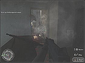 Zlikwiduj dwóch przeciwników próbujących skorzystać ze znajdujących się tu schodów (screen 1) - The End of the Beginning (3) | The Battle of El Alamein | Misja Call of Duty 2 - Call of Duty 2 - poradnik do gry