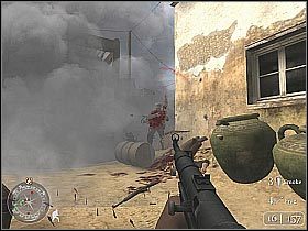 Musisz się dokładnie rozglądać, przeciwnicy będą bowiem nadbiegali z kilku różnych stron (screen 1) - Retaking Toujane (1) | Rommels Last Stand | Misja Call of Duty 2 - Call of Duty 2 - poradnik do gry