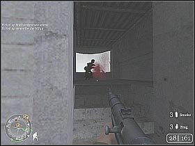 W przypadku drugiego bunkra taktyka walki pozostaje bez zmian - najpierw likwidujesz tych, którzy wybiegną na zewnątrz (screen 1), a następnie załatwiasz gostków skrywających się w środku - The Battle of Pointe du Hoc (4) | D-Day | Misja Call of Duty 2 - Call of Duty 2 - poradnik do gry