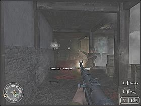 Po oczyszczeniu parteru skorzystaj z drewnianych schodów, aby zbadać wyższy poziom (screen 1) - The Silo (3) | D-Day | Misja Call of Duty 2 - Call of Duty 2 - poradnik do gry